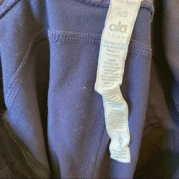 ALO Yoga navy grey black mesh Capri  leggings - Picture 5 of 5